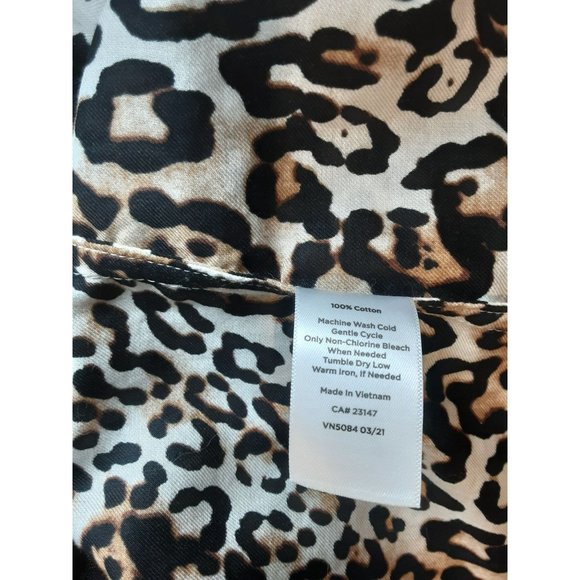 2/$35- Talbots Button Up Animal Print Blouse Women Size Medium - Picture 12 of 12